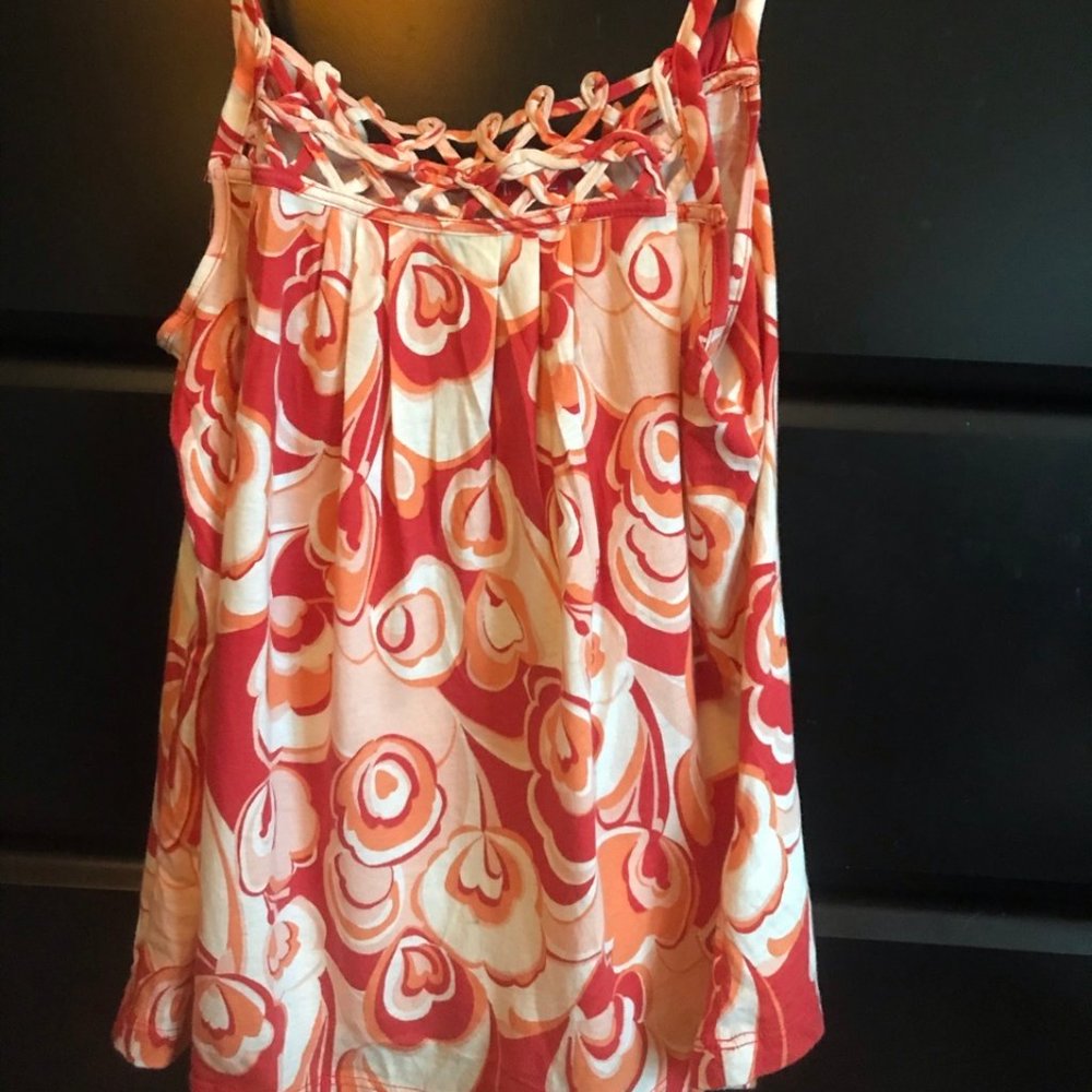 Pretty sleeveless flowy camisole